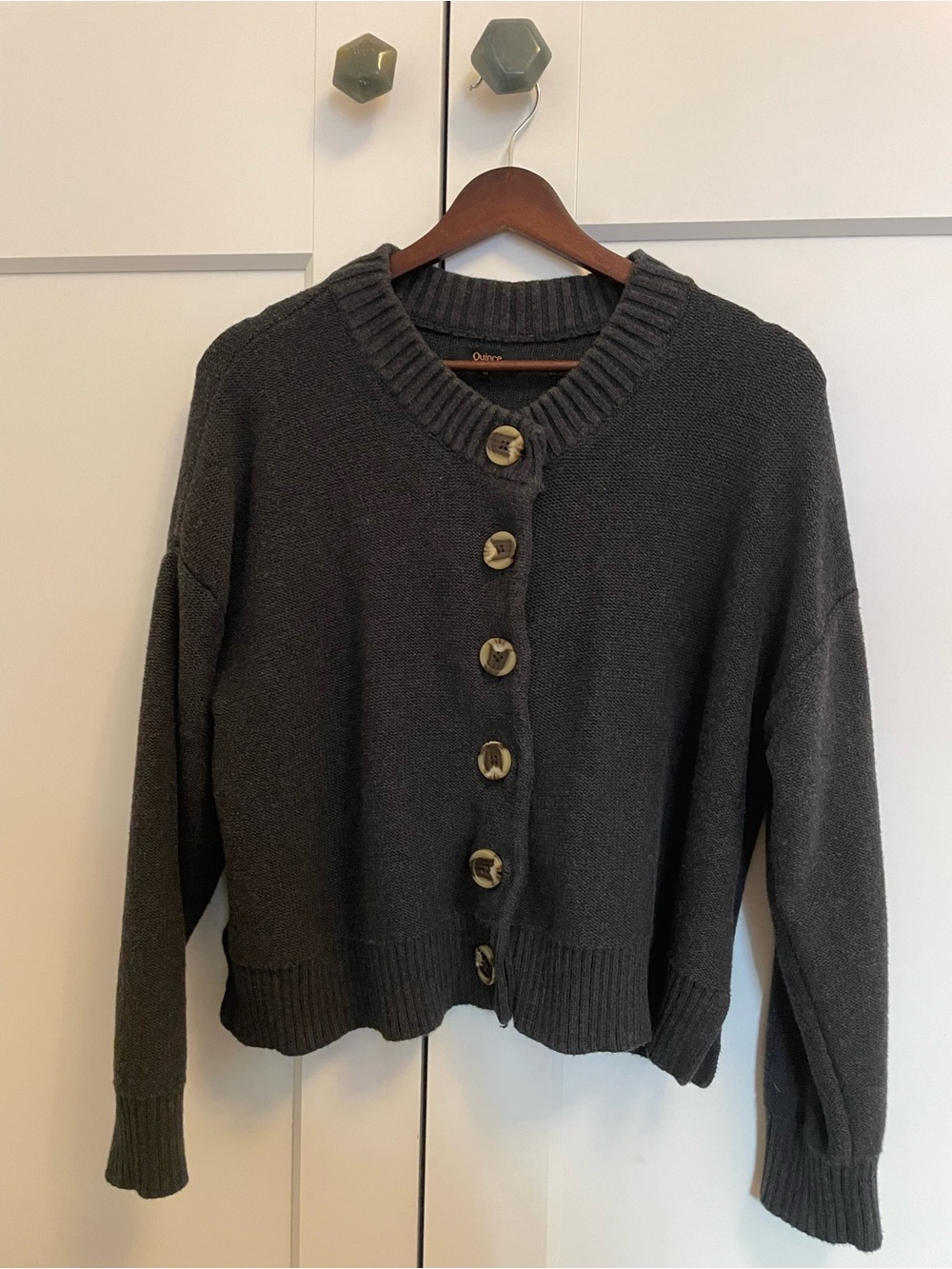 Quince Charcoal Organic Cotton Cropped Cardigan - Picture 2 of 3
